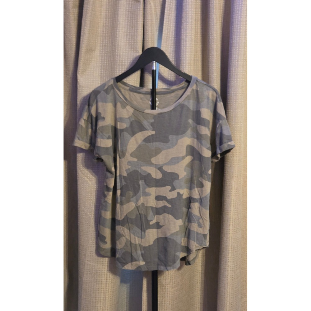 24/7 Maurices Short Sleeve Camouflage T-Shirt Women's Size‎ Large Green